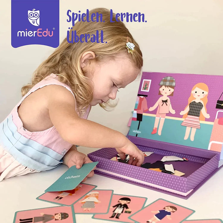 Eine tragbare und interaktive Spielbox für Kinder mit einer Vielzahl von Magnetfiguren, die eine kreative und fantasievolle Spielumgebung schaffen