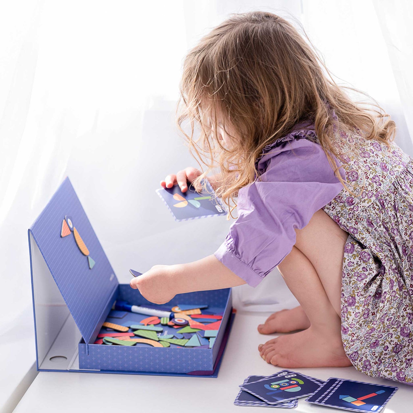 mierEdu,Kreative Magnetspiel Box,Formen, Foerdert Motorik, kognitive Faehigkeiten, Fantasie,Ideal für Zuhause und als Reisespiel für Kinder